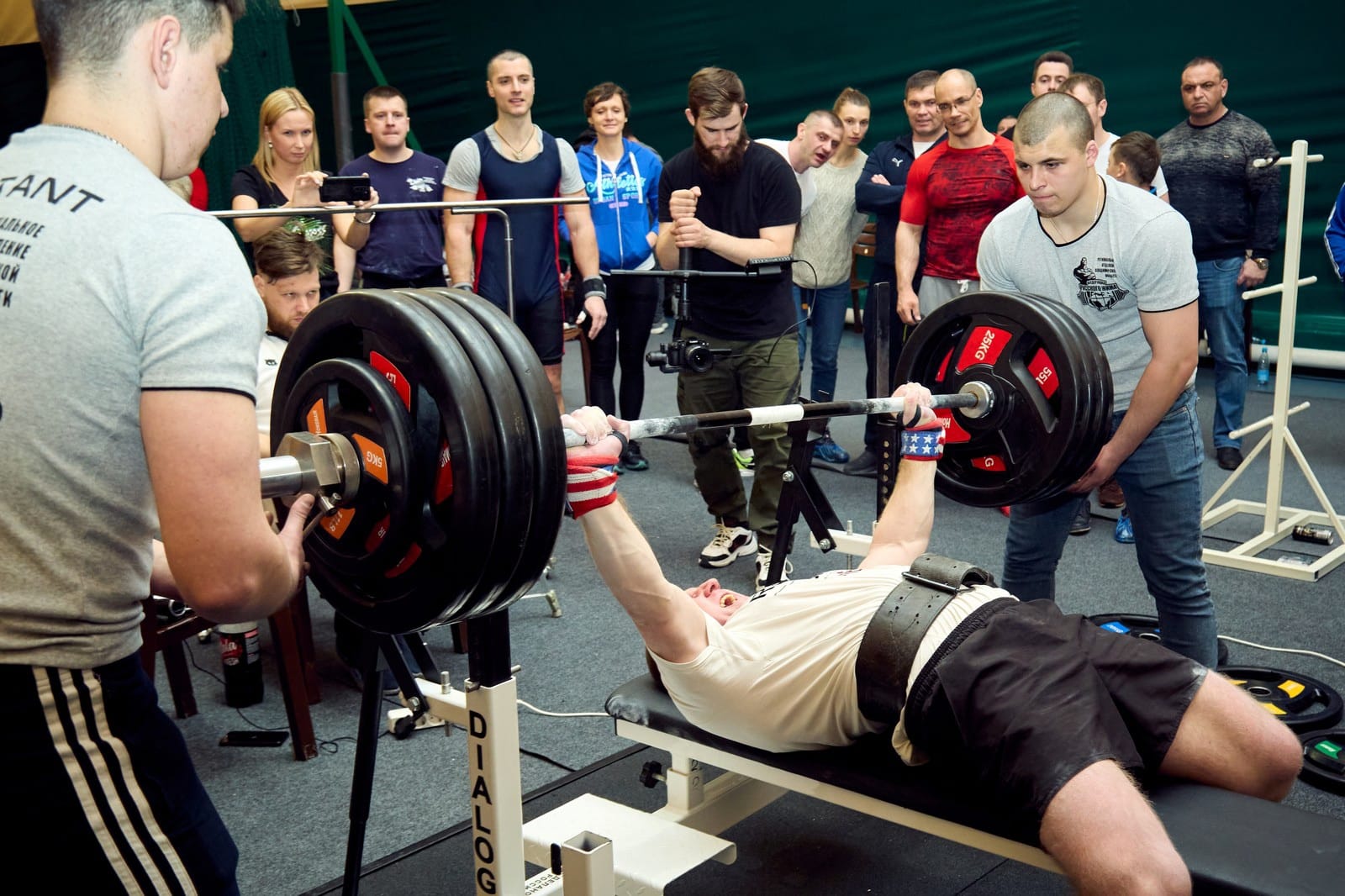 Стремясь быть физически развитым человеком, Ярослав Холод немного переусердствовал и стал чемпионом мира! О воле к победе, несмотря на боль и прочие сложности, а также о нюансах русского жима позитивный атлет рассказал в интервью для «Ключ-Медиа».