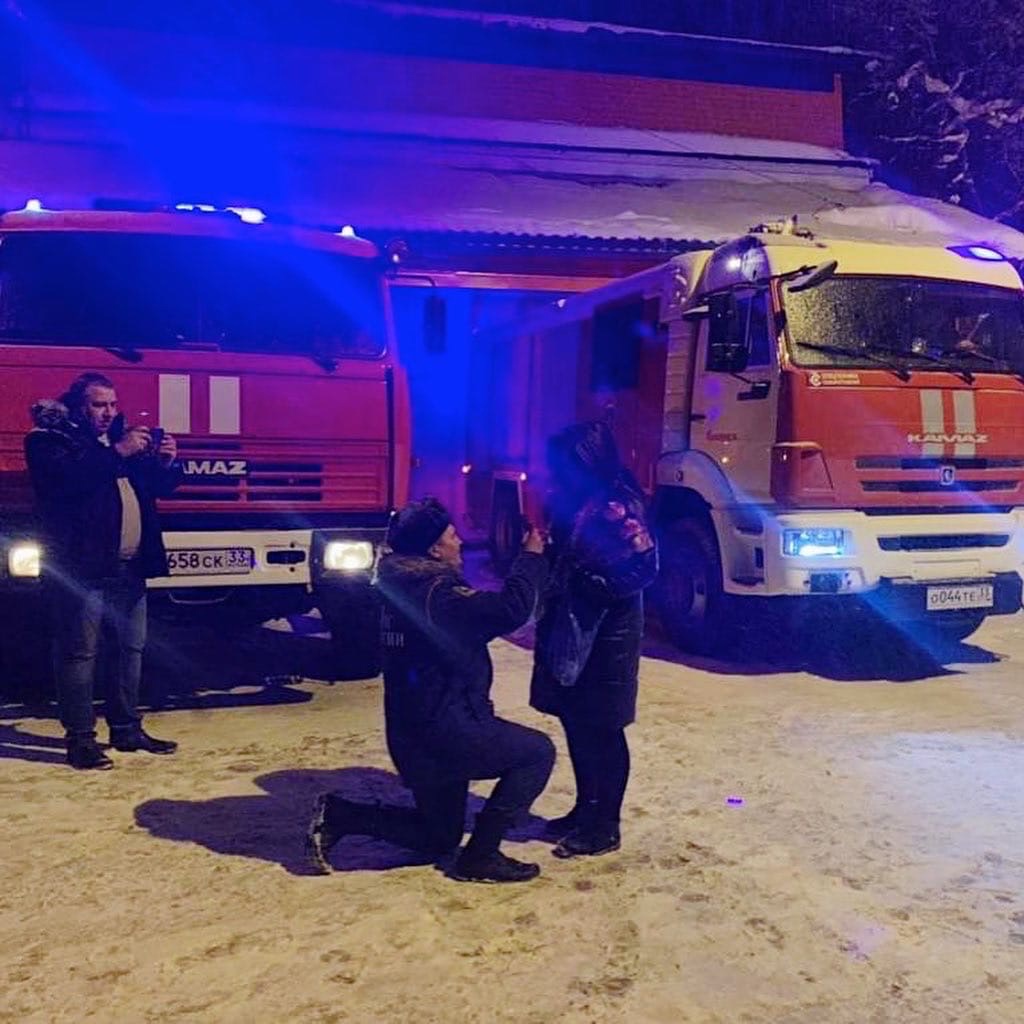 Жители Владимирской области делятся удивительными историями о сюрпризах, которые изменили всю их жизнь. Как насчет предложения руки и сердца на ринге после боя или надписи на поле, пригодной для прочтения с самолета? Эти и другие романтические приключения влюбленных в материале!