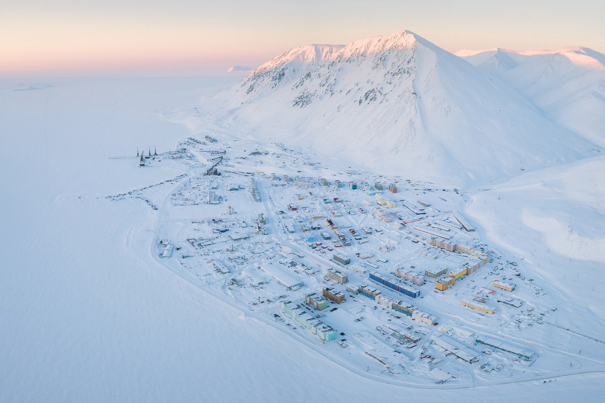 Андрей Белавин уже два года живет во Владимирской области. В январе стало известно, что одна из его работ стала лучшей на конкурсе «Самобытная Россия». Фотограф дал эксклюзивное интервью «Ключ-Медиа» и рассказал о своем путешествии на Чукотку, сотрудничестве с National Geographic, ТАСС, «Моя планета» и, конечно, о любви к Суздалю. Готовы увидеть невыносимо красивые фотографии? Смотрите и читайте!