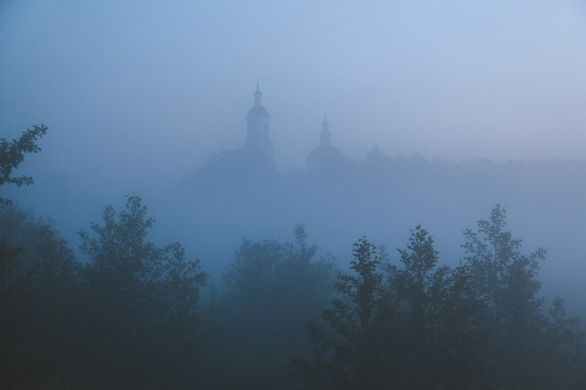 Андрей Белавин уже два года живет во Владимирской области. В январе стало известно, что одна из его работ стала лучшей на конкурсе «Самобытная Россия». Фотограф дал эксклюзивное интервью «Ключ-Медиа» и рассказал о своем путешествии на Чукотку, сотрудничестве с National Geographic, ТАСС, «Моя планета» и, конечно, о любви к Суздалю. Готовы увидеть невыносимо красивые фотографии? Смотрите и читайте!