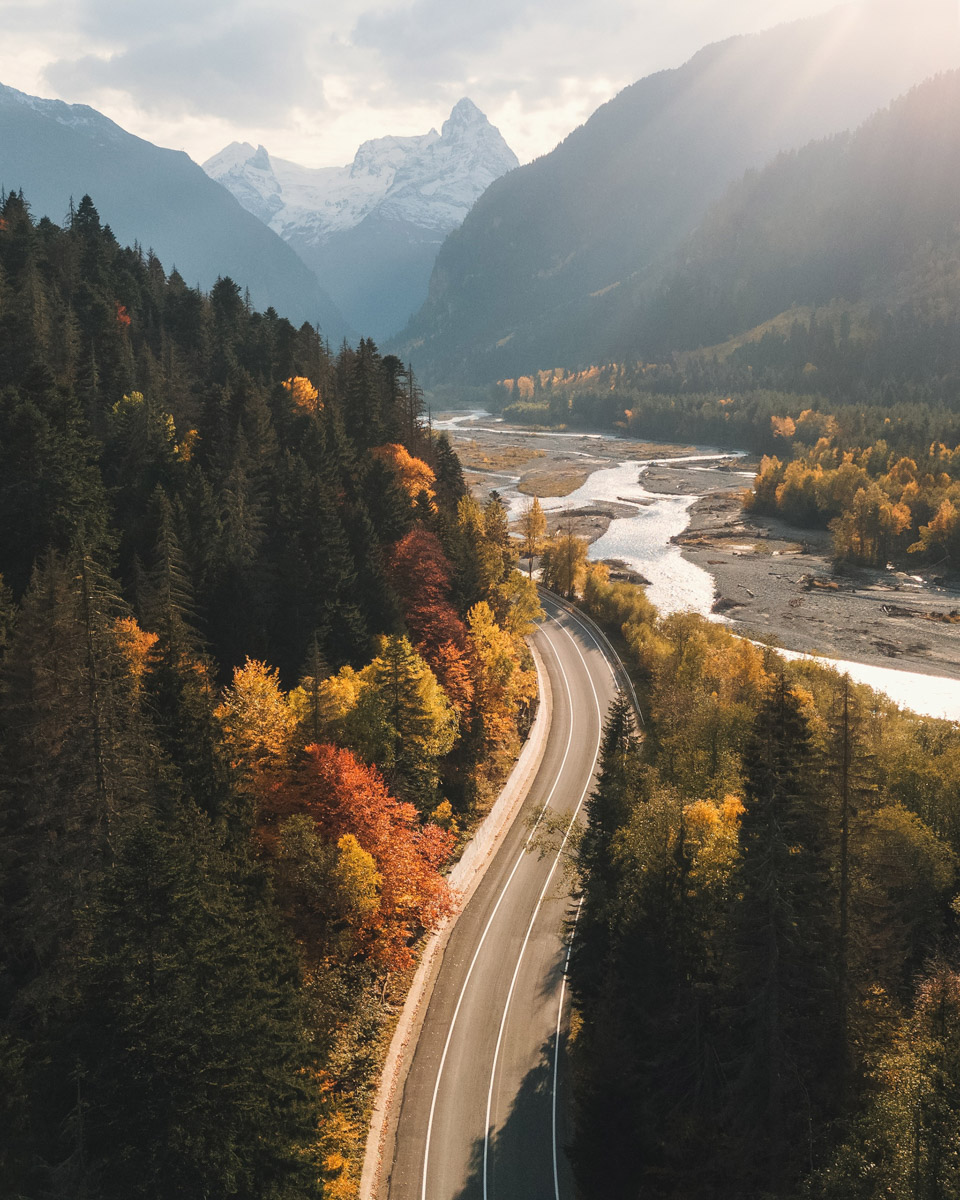Андрей Белавин уже два года живет во Владимирской области. В январе стало известно, что одна из его работ стала лучшей на конкурсе «Самобытная Россия». Фотограф дал эксклюзивное интервью «Ключ-Медиа» и рассказал о своем путешествии на Чукотку, сотрудничестве с National Geographic, ТАСС, «Моя планета» и, конечно, о любви к Суздалю. Готовы увидеть невыносимо красивые фотографии? Смотрите и читайте!