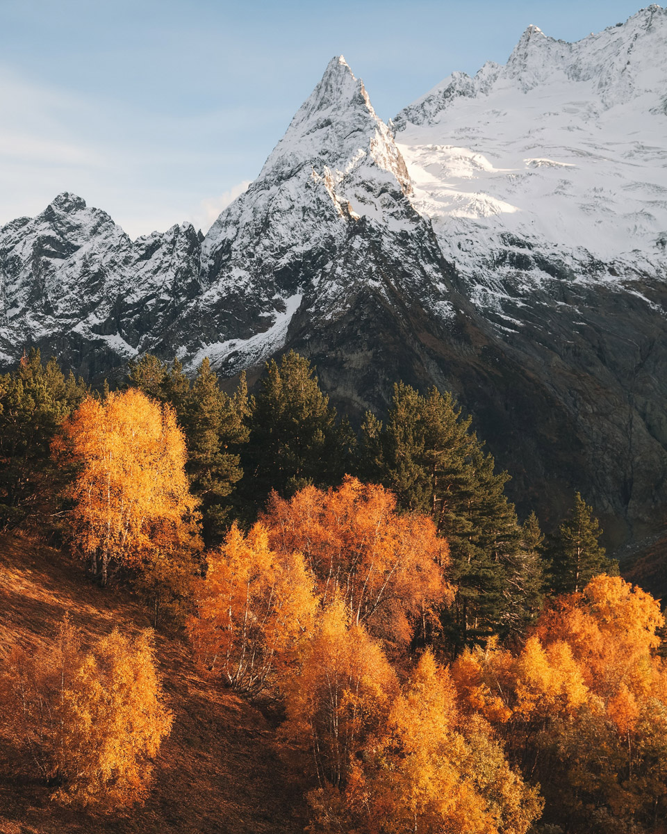 Андрей Белавин уже два года живет во Владимирской области. В январе стало известно, что одна из его работ стала лучшей на конкурсе «Самобытная Россия». Фотограф дал эксклюзивное интервью «Ключ-Медиа» и рассказал о своем путешествии на Чукотку, сотрудничестве с National Geographic, ТАСС, «Моя планета» и, конечно, о любви к Суздалю. Готовы увидеть невыносимо красивые фотографии? Смотрите и читайте!
