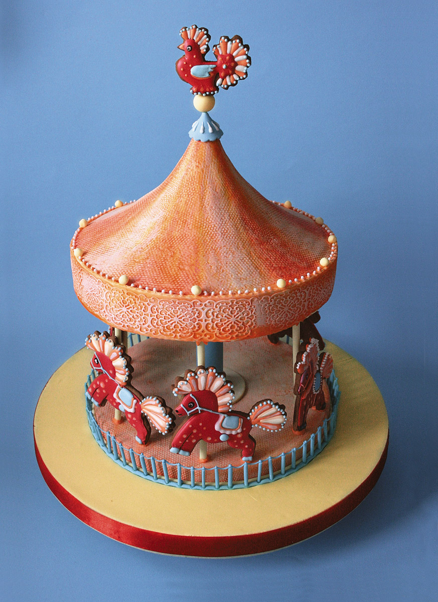 Познакомимся с жительницами региона, на кухне у которых определение «сладкой жизни» расцветает съедобными красками, обтекает топленым шоколадом и посыпается разноцветным конфетти. Внимание, умелые кондитеры презентуют свои необычные торты!