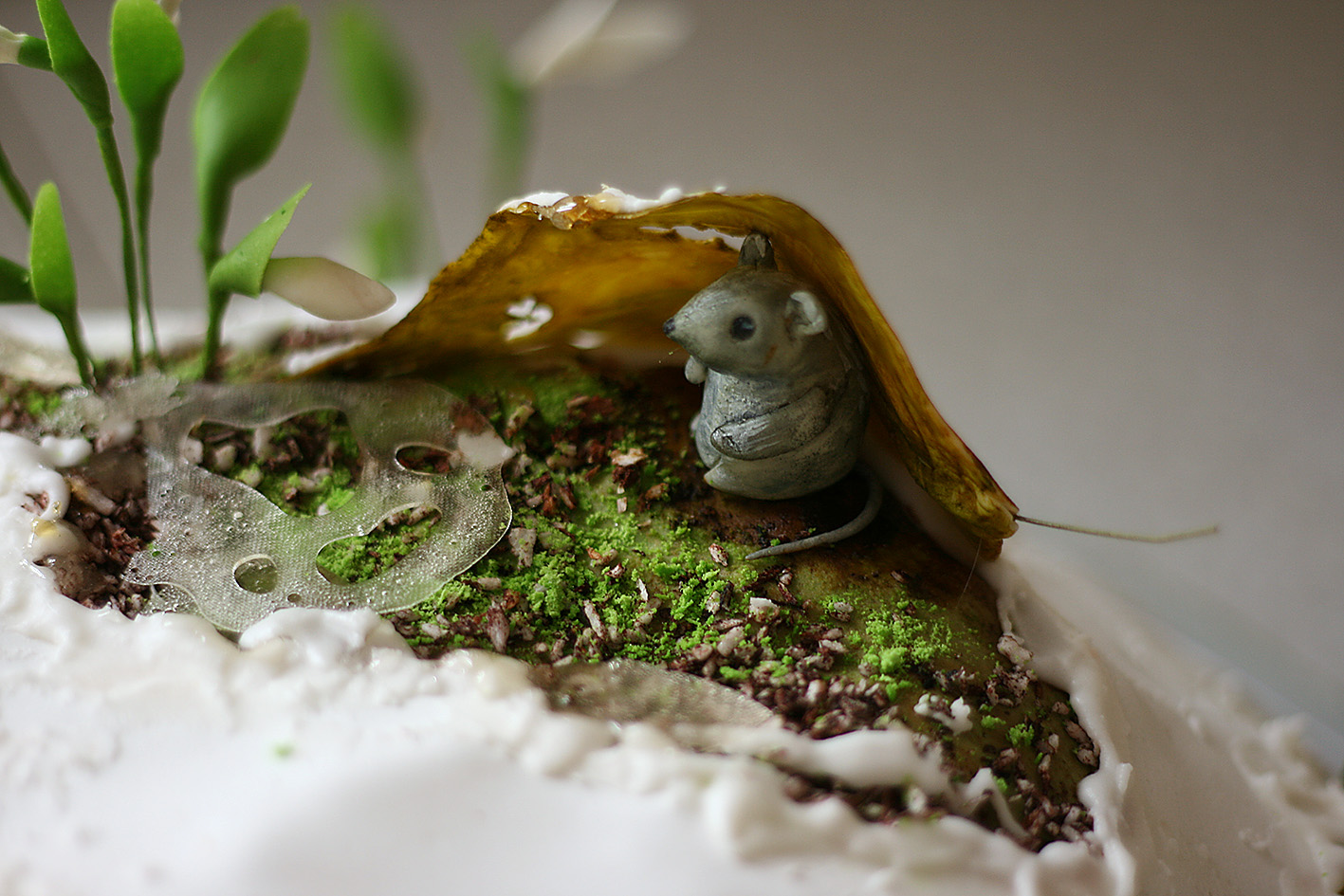 Познакомимся с жительницами региона, на кухне у которых определение «сладкой жизни» расцветает съедобными красками, обтекает топленым шоколадом и посыпается разноцветным конфетти. Внимание, умелые кондитеры презентуют свои необычные торты!