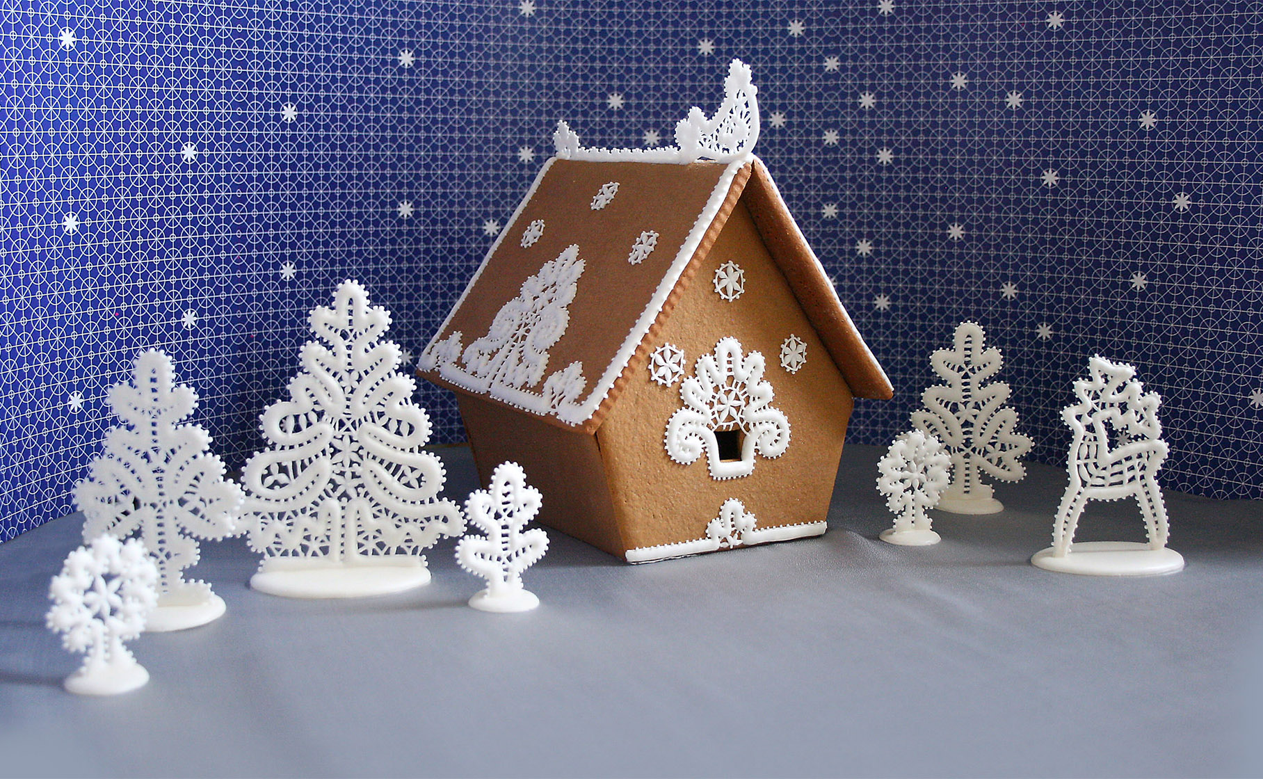 Познакомимся с жительницами региона, на кухне у которых определение «сладкой жизни» расцветает съедобными красками, обтекает топленым шоколадом и посыпается разноцветным конфетти. Внимание, умелые кондитеры презентуют свои необычные торты!