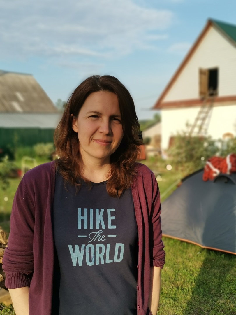 Познакомимся с жительницами региона, на кухне у которых определение «сладкой жизни» расцветает съедобными красками, обтекает топленым шоколадом и посыпается разноцветным конфетти. Внимание, умелые кондитеры презентуют свои необычные торты!