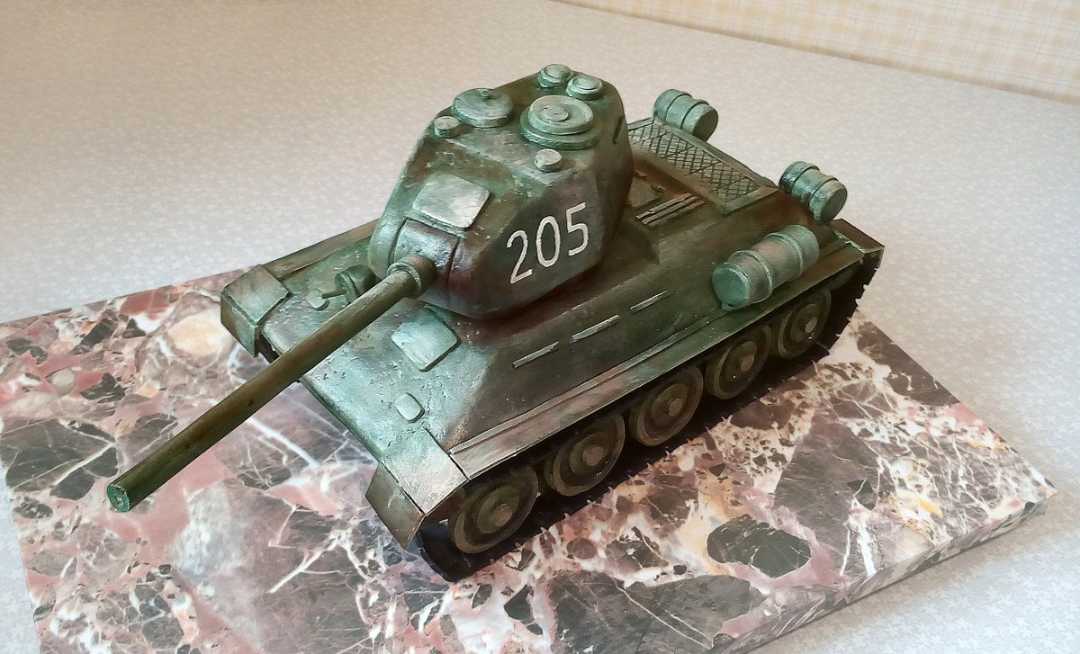 Познакомимся с жительницами региона, на кухне у которых определение «сладкой жизни» расцветает съедобными красками, обтекает топленым шоколадом и посыпается разноцветным конфетти. Внимание, умелые кондитеры презентуют свои необычные торты!