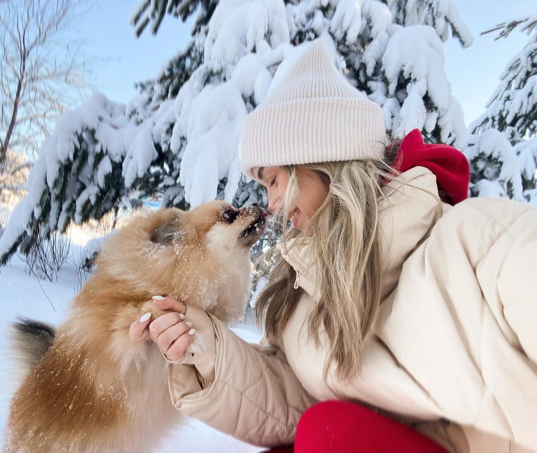 Чтобы поднять себе настроение, зачастую хватает лишь одной обнимашки с любимым собакеном. Если его нет у вас, умиляйтесь чужими. Благо, горожане щедро делятся кадрами своих мохнатых домочадцев в соцсетях.