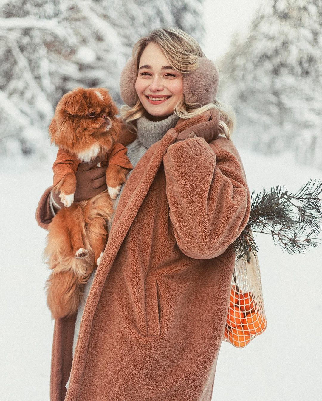 Чтобы поднять себе настроение, зачастую хватает лишь одной обнимашки с любимым собакеном. Если его нет у вас, умиляйтесь чужими. Благо, горожане щедро делятся кадрами своих мохнатых домочадцев в соцсетях.