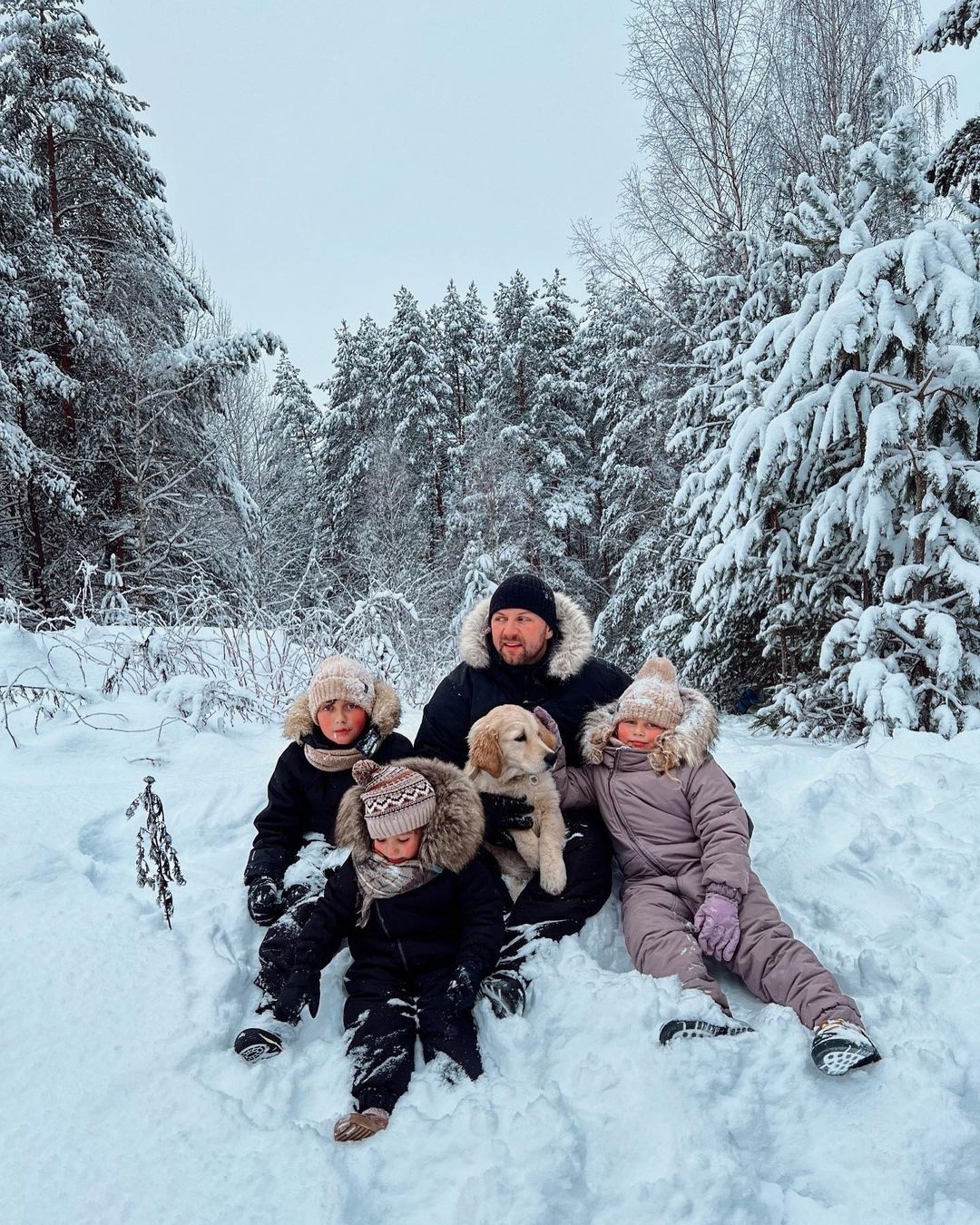 Чтобы поднять себе настроение, зачастую хватает лишь одной обнимашки с любимым собакеном. Если его нет у вас, умиляйтесь чужими. Благо, горожане щедро делятся кадрами своих мохнатых домочадцев в соцсетях.