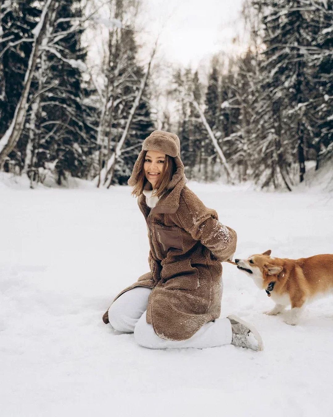 Чтобы поднять себе настроение, зачастую хватает лишь одной обнимашки с любимым собакеном. Если его нет у вас, умиляйтесь чужими. Благо, горожане щедро делятся кадрами своих мохнатых домочадцев в соцсетях.