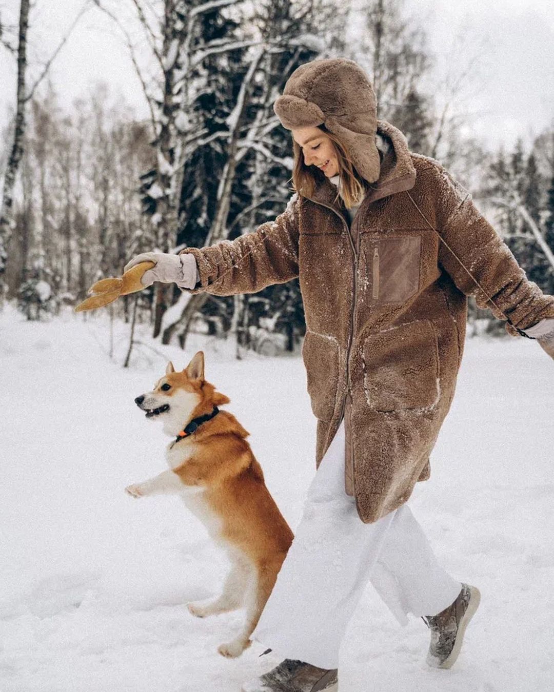 Чтобы поднять себе настроение, зачастую хватает лишь одной обнимашки с любимым собакеном. Если его нет у вас, умиляйтесь чужими. Благо, горожане щедро делятся кадрами своих мохнатых домочадцев в соцсетях.