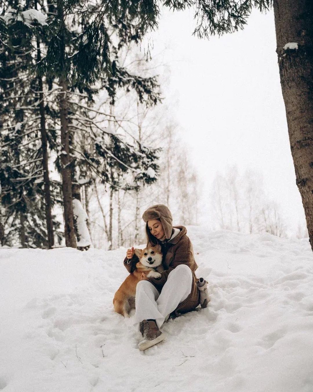 Чтобы поднять себе настроение, зачастую хватает лишь одной обнимашки с любимым собакеном. Если его нет у вас, умиляйтесь чужими. Благо, горожане щедро делятся кадрами своих мохнатых домочадцев в соцсетях.