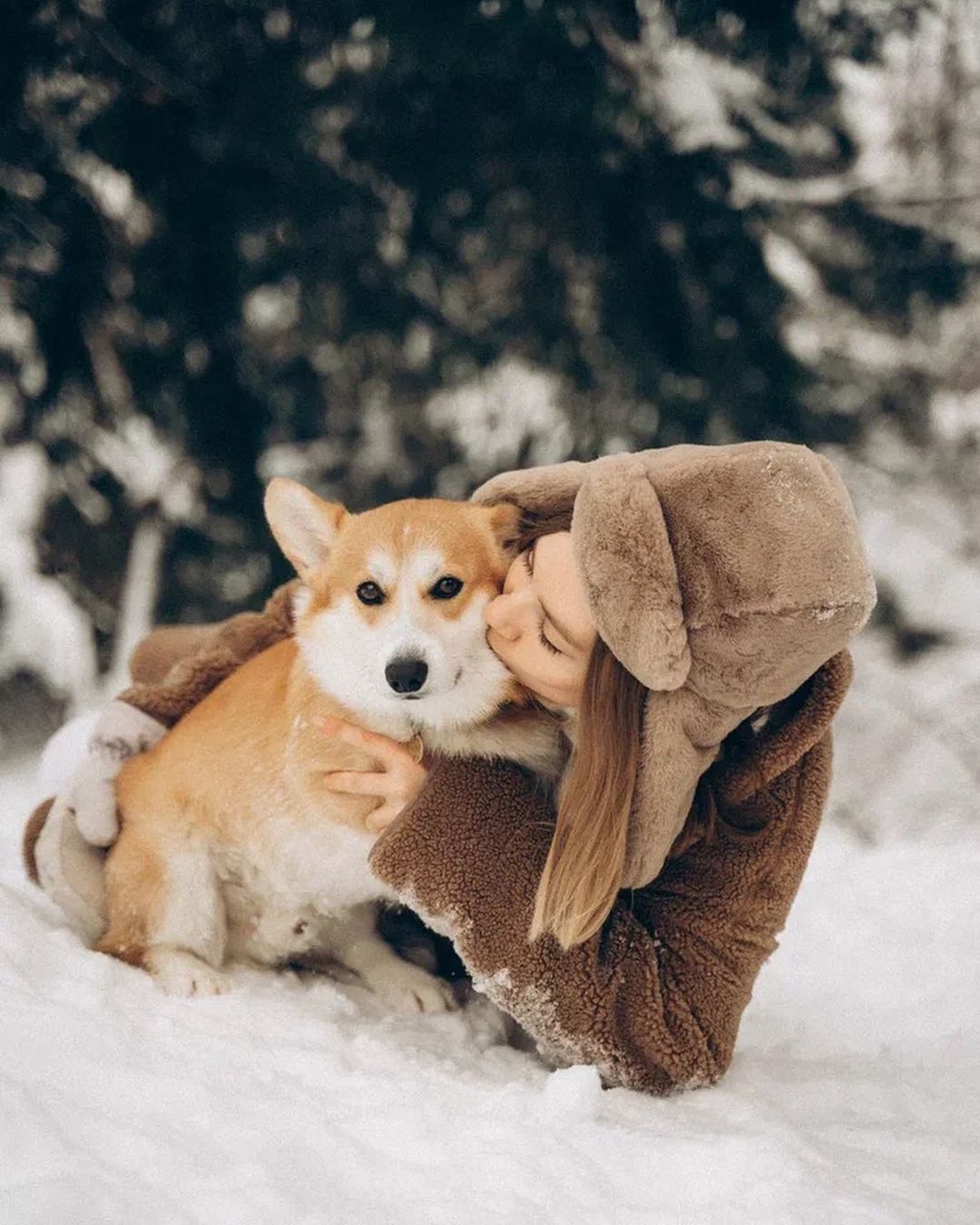 Чтобы поднять себе настроение, зачастую хватает лишь одной обнимашки с любимым собакеном. Если его нет у вас, умиляйтесь чужими. Благо, горожане щедро делятся кадрами своих мохнатых домочадцев в соцсетях.