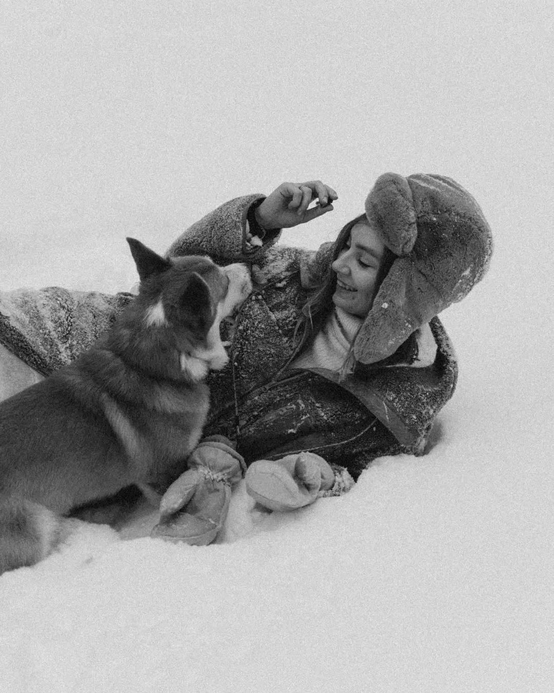 Чтобы поднять себе настроение, зачастую хватает лишь одной обнимашки с любимым собакеном. Если его нет у вас, умиляйтесь чужими. Благо, горожане щедро делятся кадрами своих мохнатых домочадцев в соцсетях.