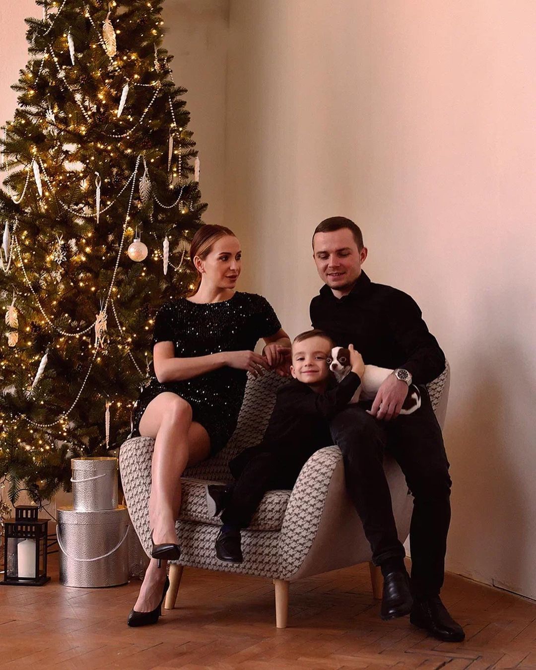 Чтобы поднять себе настроение, зачастую хватает лишь одной обнимашки с любимым собакеном. Если его нет у вас, умиляйтесь чужими. Благо, горожане щедро делятся кадрами своих мохнатых домочадцев в соцсетях.