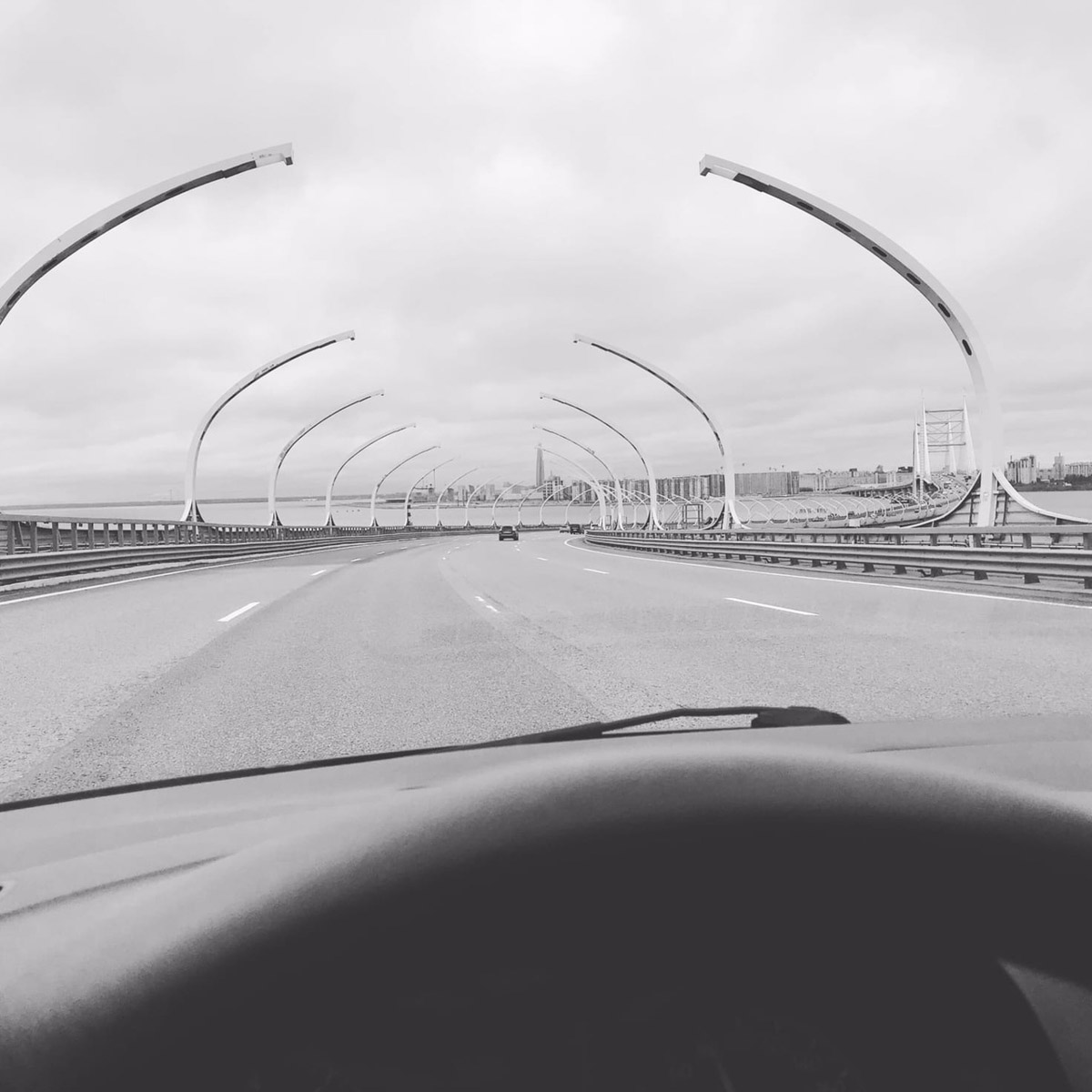 Наш коллега Александр Кюннап год назад переехал в Питер и теперь может сравнивать его с жизнью во Владимире.