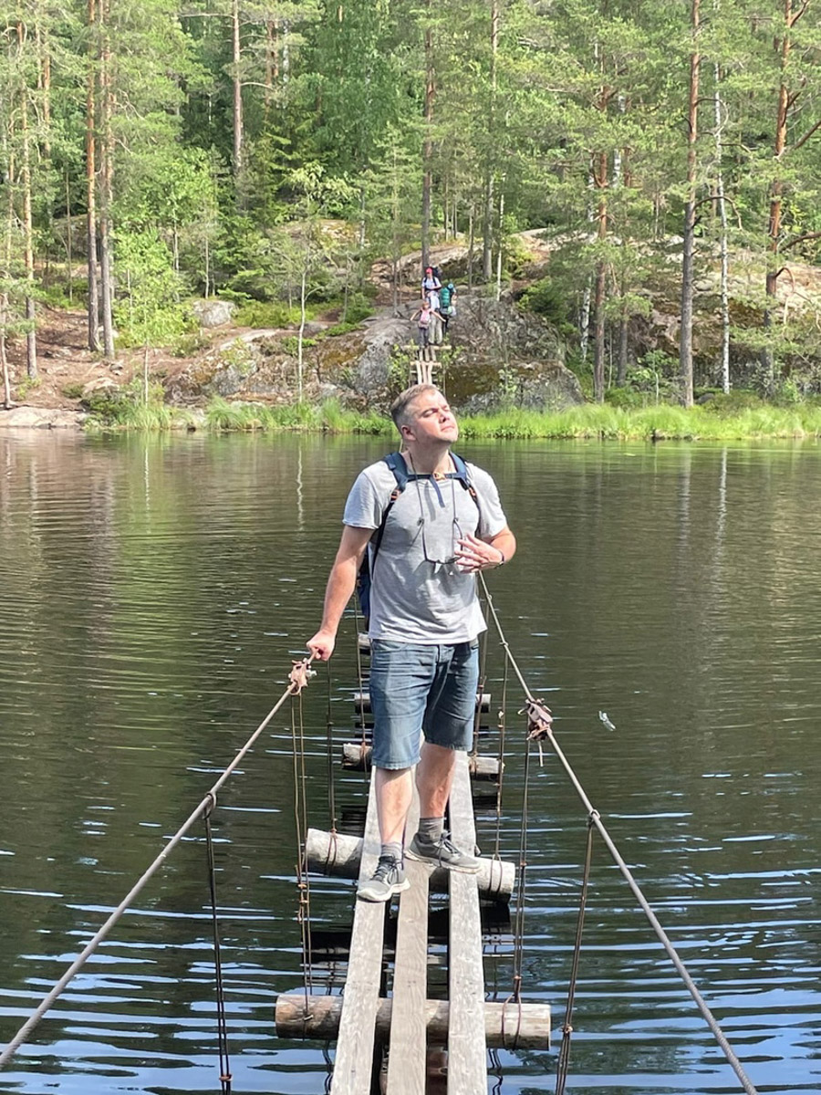 Наш коллега Александр Кюннап год назад переехал в Питер и теперь может сравнивать его с жизнью во Владимире.