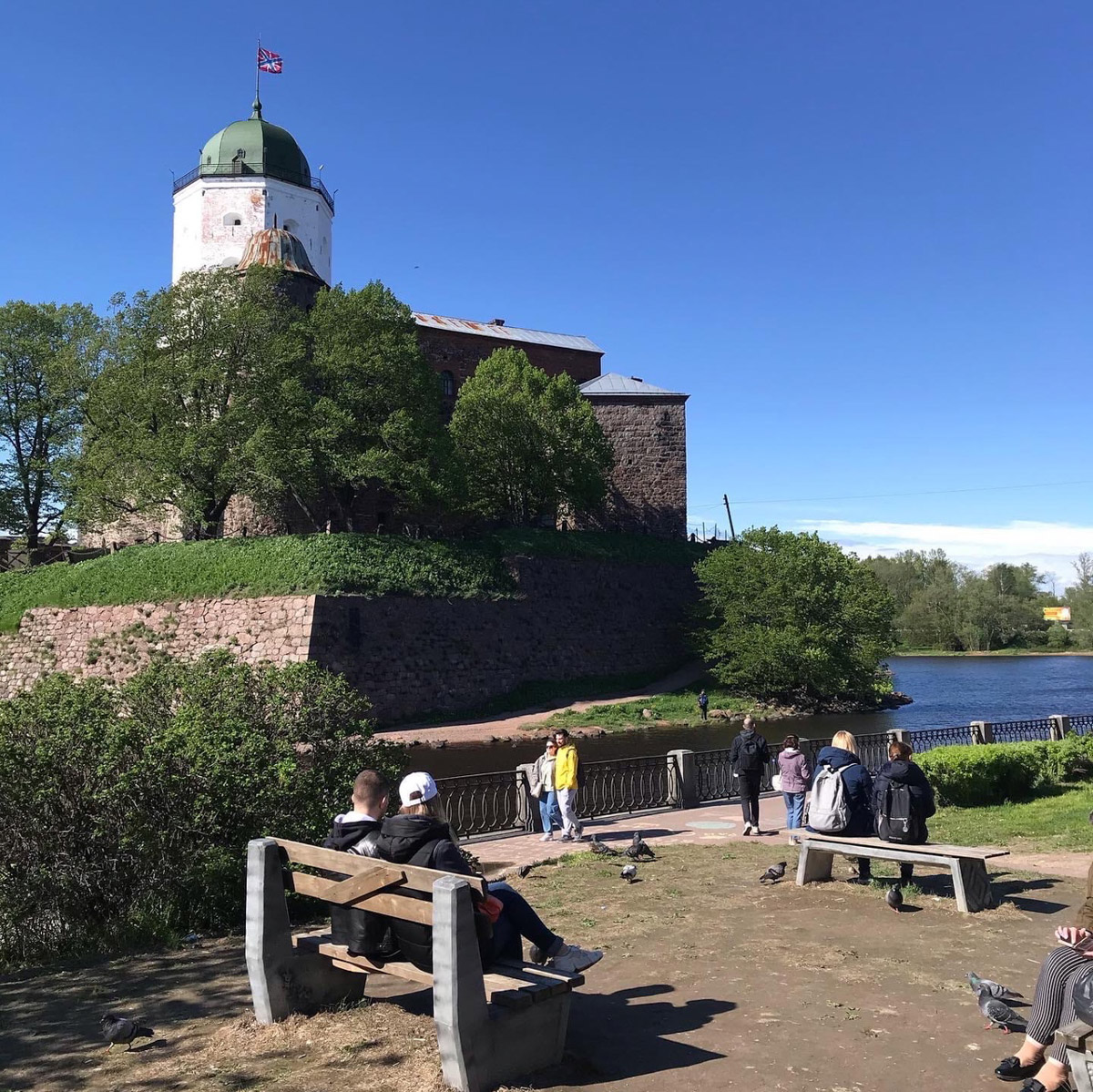 Наш коллега Александр Кюннап год назад переехал в Питер и теперь может сравнивать его с жизнью во Владимире.