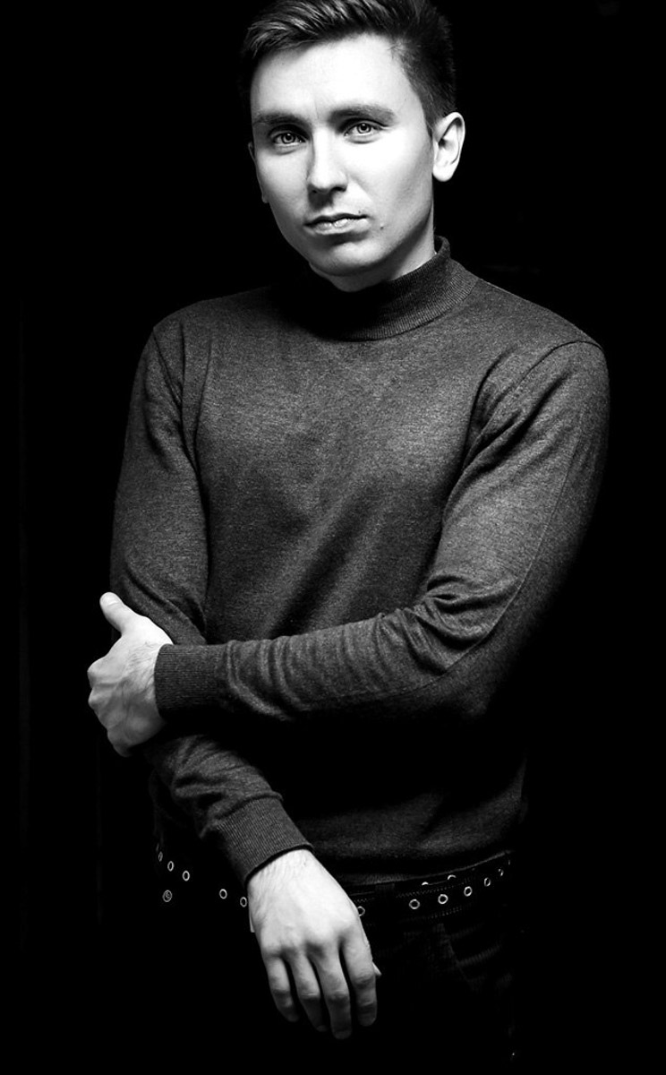 Ретро в стиле блокбастера, или Как советский инженер-супергерой Антон Старков создал удивительный костюм, а владимирский фотограф Вадим Аксёнов заснял происходящее на камеру.