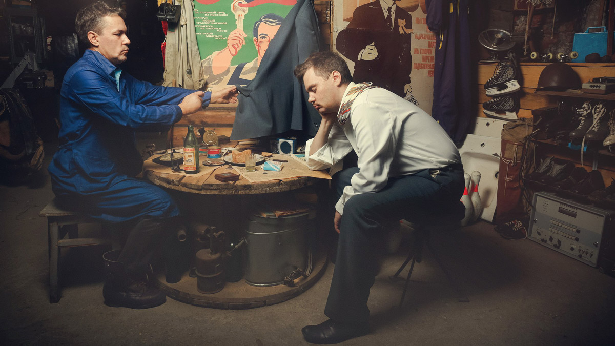 Ретро в стиле блокбастера, или Как советский инженер-супергерой Антон Старков создал удивительный костюм, а владимирский фотограф Вадим Аксёнов заснял происходящее на камеру.