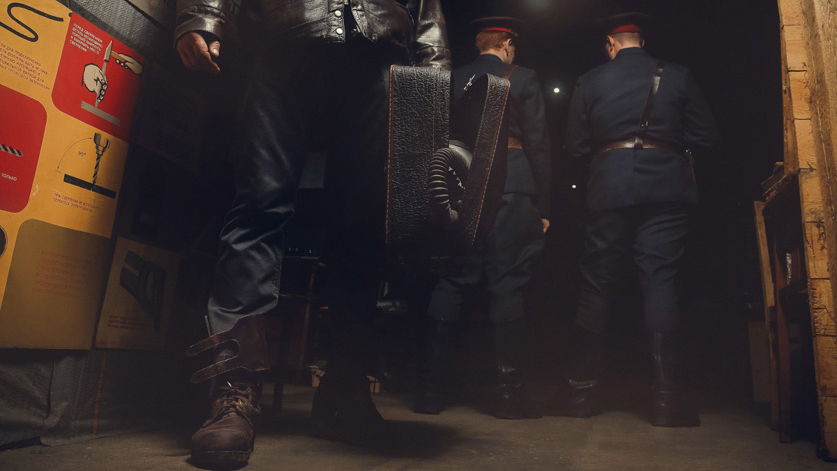 Ретро в стиле блокбастера, или Как советский инженер-супергерой Антон Старков создал удивительный костюм, а владимирский фотограф Вадим Аксёнов заснял происходящее на камеру.