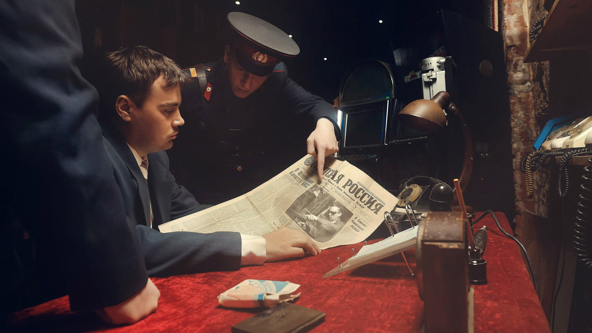 Ретро в стиле блокбастера, или Как советский инженер-супергерой Антон Старков создал удивительный костюм, а владимирский фотограф Вадим Аксёнов заснял происходящее на камеру.