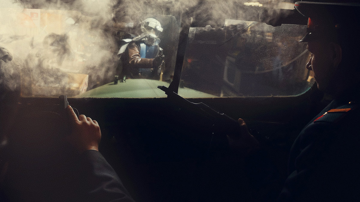 Ретро в стиле блокбастера, или Как советский инженер-супергерой Антон Старков создал удивительный костюм, а владимирский фотограф Вадим Аксёнов заснял происходящее на камеру.