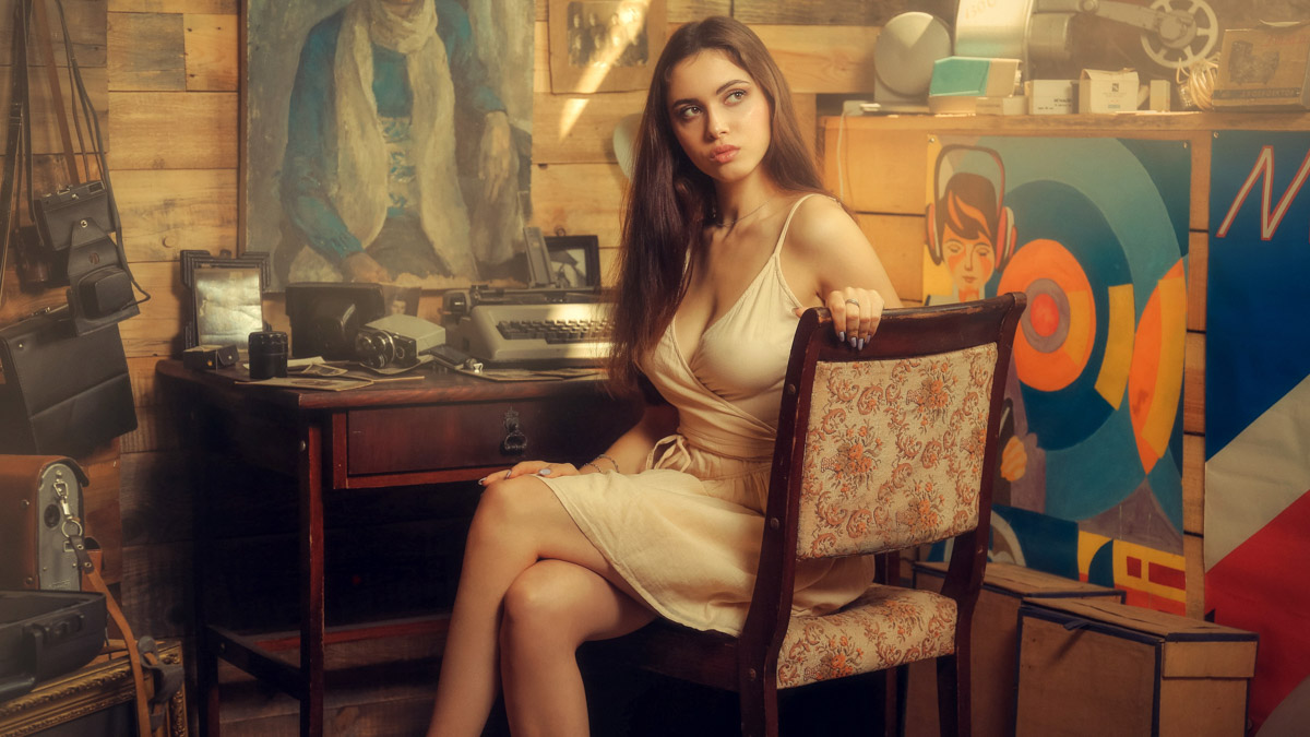 Ретро в стиле блокбастера, или Как советский инженер-супергерой Антон Старков создал удивительный костюм, а владимирский фотограф Вадим Аксёнов заснял происходящее на камеру.