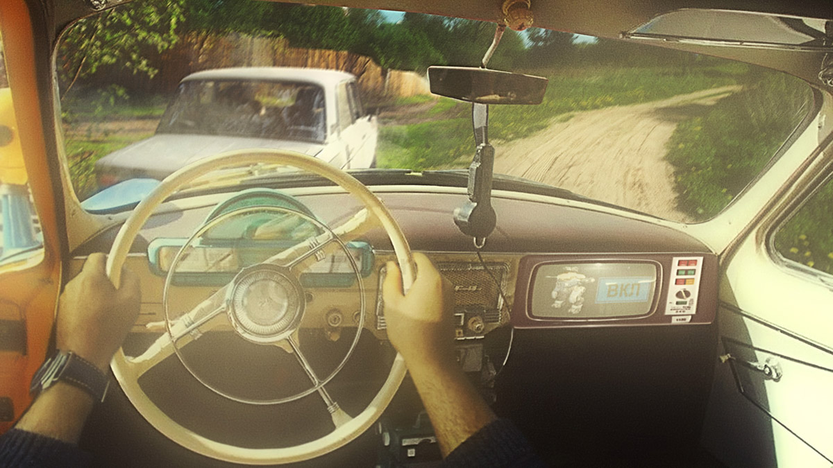 Ретро в стиле блокбастера, или Как советский инженер-супергерой Антон Старков создал удивительный костюм, а владимирский фотограф Вадим Аксёнов заснял происходящее на камеру.