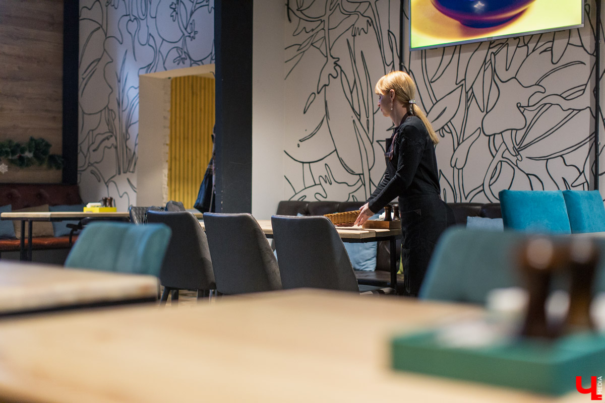 Глава региона снова ужесточил ограничения. Кого они затронут, и стоит ли теперь брать с собой сертификат о вакцинации. Разбираемся вместе.