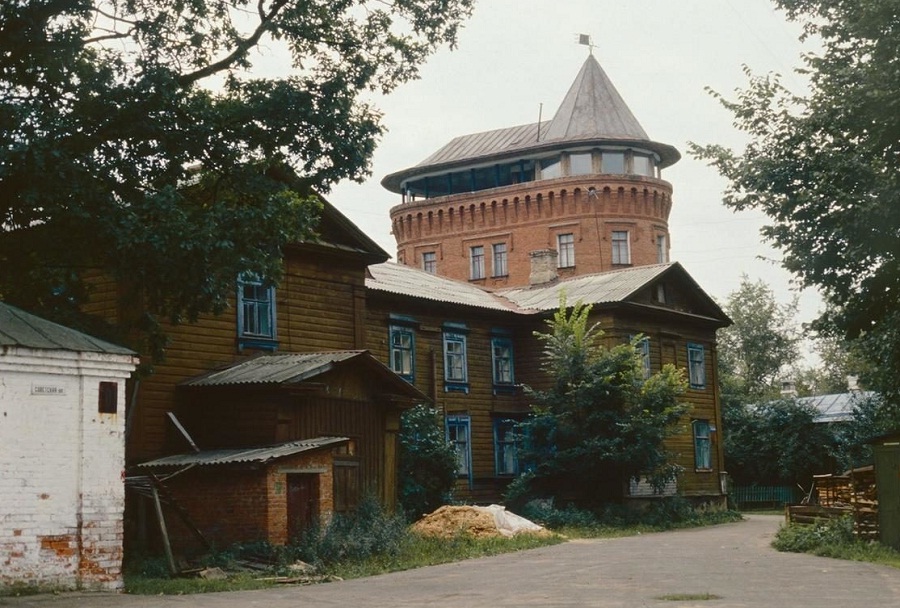 Салтыков-Щедрин - не наш земляк. Но были годы, когда всем сердцем писатель стремился во Владимир. И дело было в любви. Мы разыскали красивую, но печальную историю о писателе.