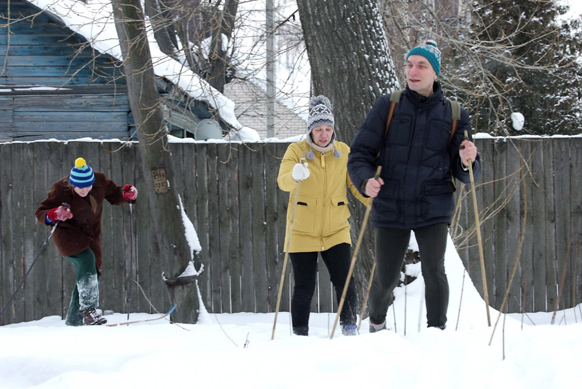 Каким выглядел Ковров 50 лет назад? Реконструкторы города оружейников знают ответ, а потому на днях предложили путешествие в прошлое. Масштабное действо позволило с головой окунуться в эпоху 70-х.