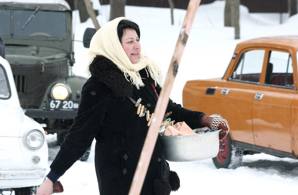 Каким выглядел Ковров 50 лет назад? Реконструкторы города оружейников знают ответ, а потому на днях предложили путешествие в прошлое. Масштабное действо позволило с головой окунуться в эпоху 70-х.