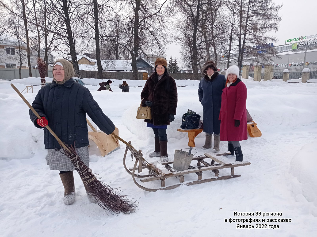 Каким выглядел Ковров 50 лет назад? Реконструкторы города оружейников знают ответ, а потому на днях предложили путешествие в прошлое. Масштабное действо позволило с головой окунуться в эпоху 70-х.