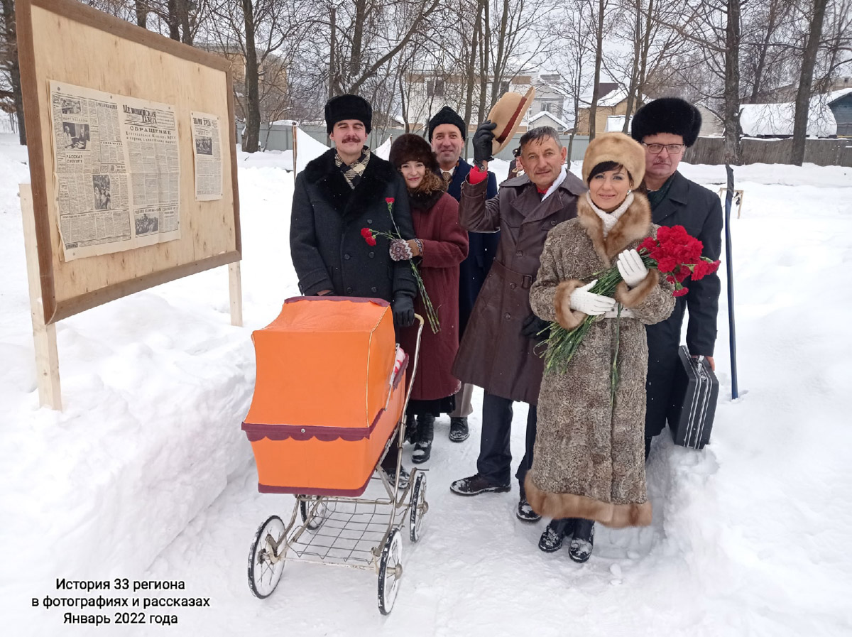 Каким выглядел Ковров 50 лет назад? Реконструкторы города оружейников знают ответ, а потому на днях предложили путешествие в прошлое. Масштабное действо позволило с головой окунуться в эпоху 70-х.