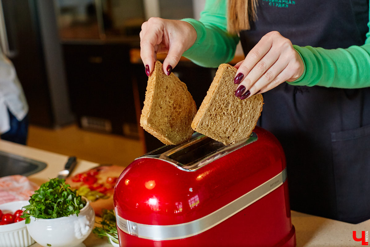 Сегодня готовим сэндвич с историей, за который приготовившую его девушку точно позовут замуж. Алёна Маркелова - тому подтверждение!