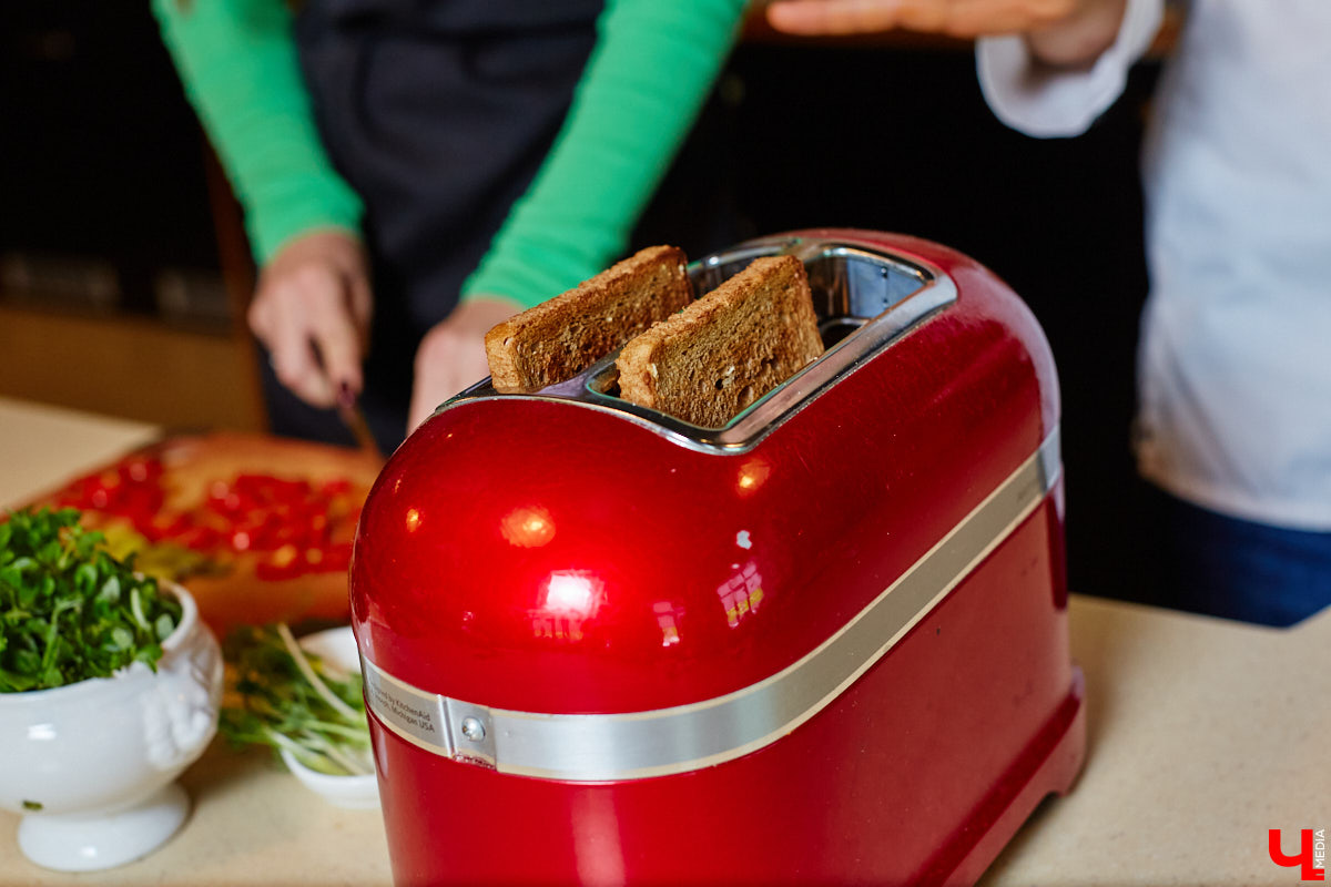 Сегодня готовим сэндвич с историей, за который приготовившую его девушку точно позовут замуж. Алёна Маркелова - тому подтверждение!