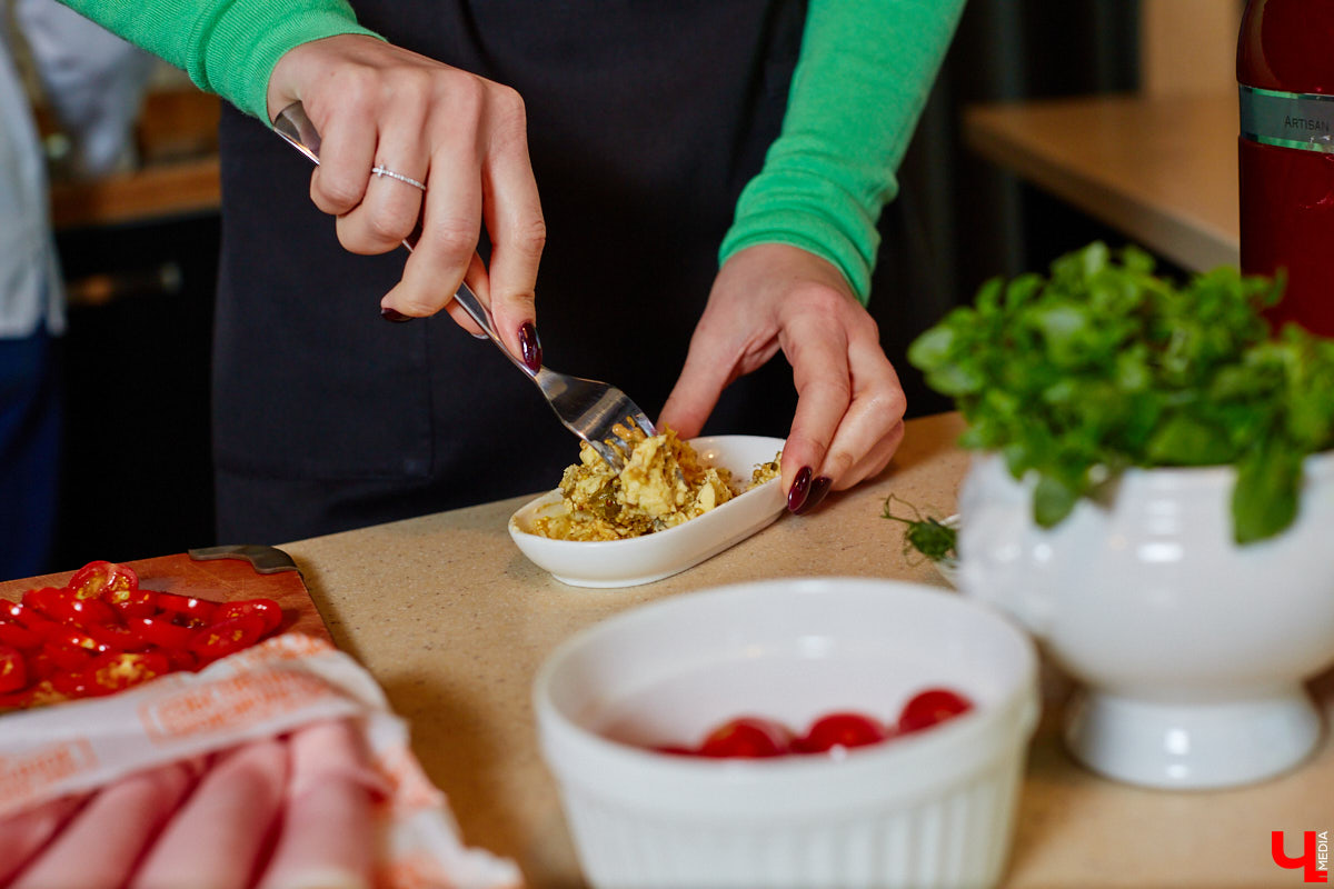 Сегодня готовим сэндвич с историей, за который приготовившую его девушку точно позовут замуж. Алёна Маркелова - тому подтверждение!