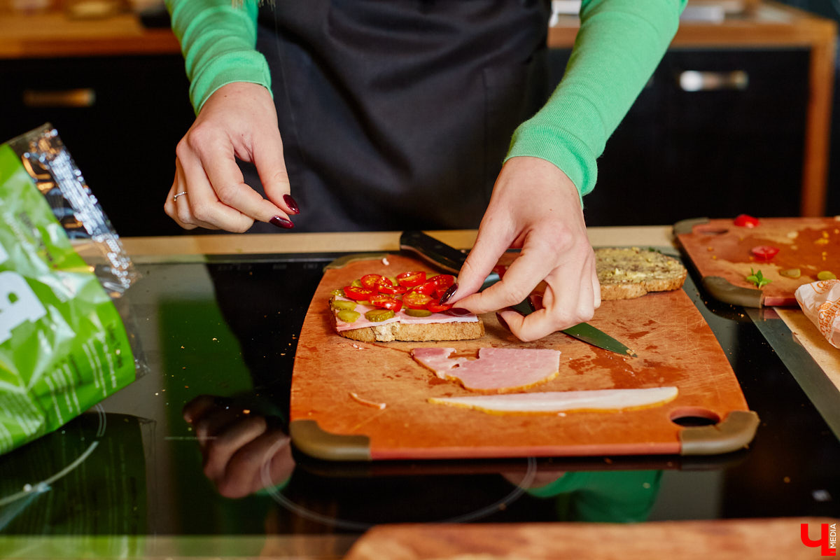 Сегодня готовим сэндвич с историей, за который приготовившую его девушку точно позовут замуж. Алёна Маркелова - тому подтверждение!