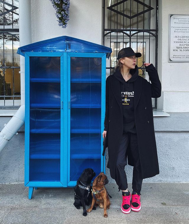 Хозяевам тявкающих блогеров ради сокровенных секунд успешного Reels иногда приходится потрудиться – об этом рассказывают жительницы Владимира, питомцы которых покоряют Instagram и даже становятся амбассадорами пет-брендов.