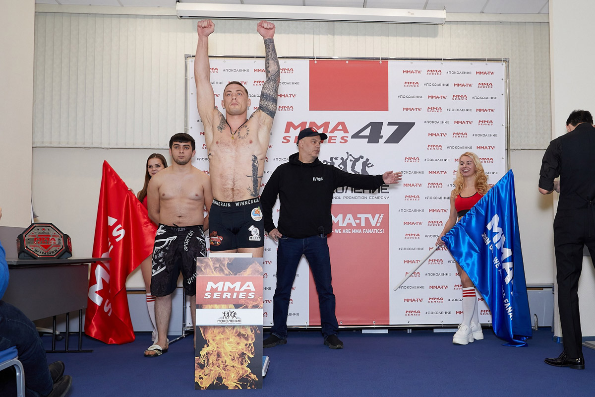 На профессиональной арене отличились сразу два наших спортсмена, представляющие муромский клуб смешанных единоборств. Парни одержали уверенные победы на турнире «ММА Серия-47». Оба завершили свои поединки досрочно в первом раунде.