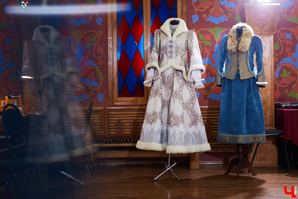 «Ключ-Медиа» посетил открытие экспозиции сценических и бытовых костюмов владимирского художника и текстильного дизайнера Татьяны Гребневой. Поговорили с ней о начале творческого пути, долгом процессе создания изделий и, конечно, главном источнике вдохновения.