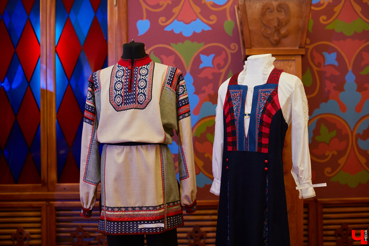 «Ключ-Медиа» посетил открытие экспозиции сценических и бытовых костюмов владимирского художника и текстильного дизайнера Татьяны Гребневой. Поговорили с ней о начале творческого пути, долгом процессе создания изделий и, конечно, главном источнике вдохновения.