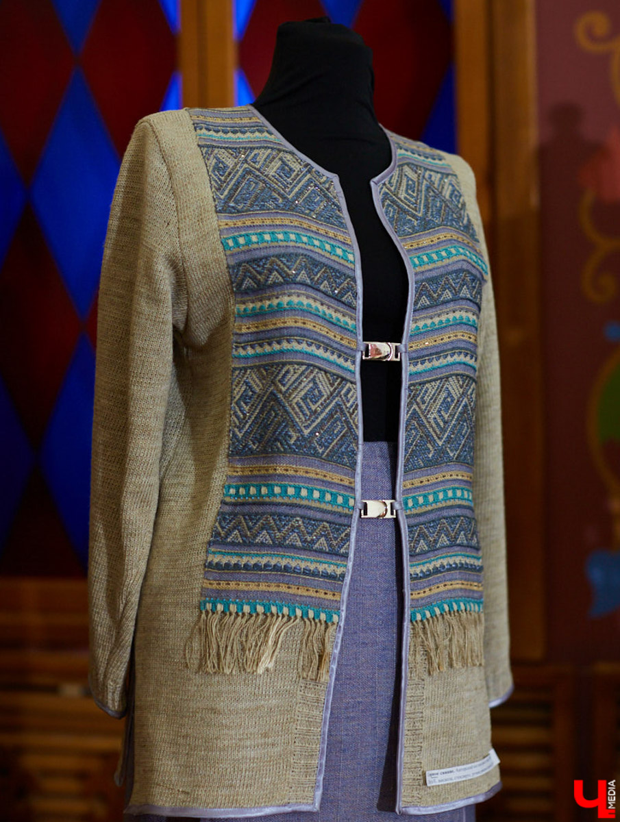 «Ключ-Медиа» посетил открытие экспозиции сценических и бытовых костюмов владимирского художника и текстильного дизайнера Татьяны Гребневой. Поговорили с ней о начале творческого пути, долгом процессе создания изделий и, конечно, главном источнике вдохновения.