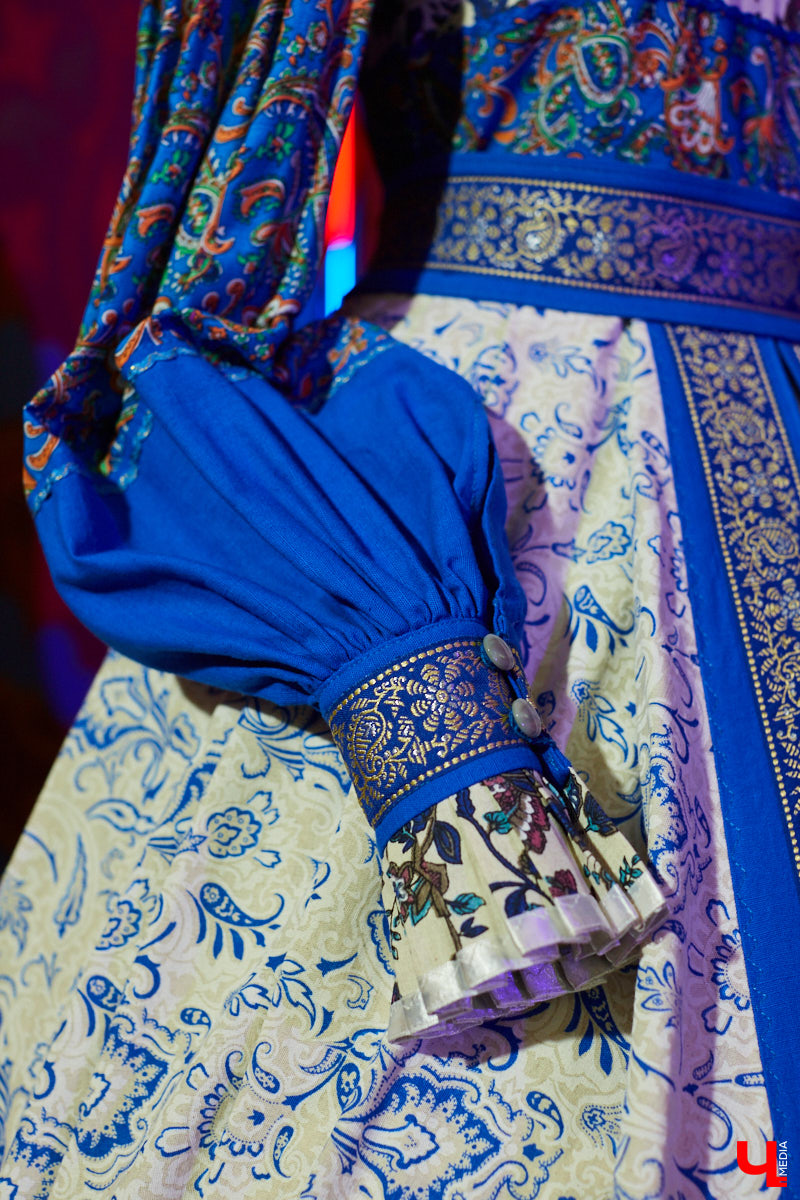 «Ключ-Медиа» посетил открытие экспозиции сценических и бытовых костюмов владимирского художника и текстильного дизайнера Татьяны Гребневой. Поговорили с ней о начале творческого пути, долгом процессе создания изделий и, конечно, главном источнике вдохновения.