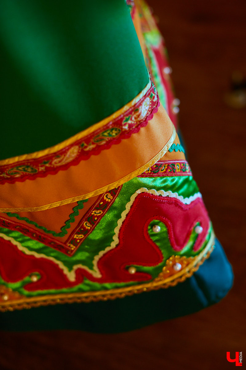 «Ключ-Медиа» посетил открытие экспозиции сценических и бытовых костюмов владимирского художника и текстильного дизайнера Татьяны Гребневой. Поговорили с ней о начале творческого пути, долгом процессе создания изделий и, конечно, главном источнике вдохновения.