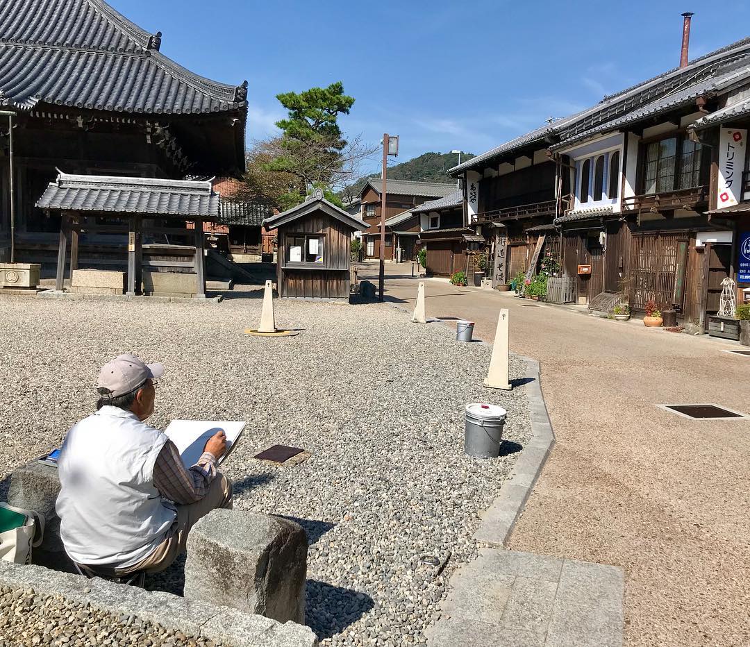 Три года, Карл! Три года этот человек пробегает по 50 километров в день в любую погоду, чтобы осуществить свою мечту — пробежать кругосветку и поставить мировой рекорд. С собой у Руслана Шакина только спортивная коляска с самыми нужными вещами: запасными кроссовками, зарядниками, палаткой и спальным мешком. Последний во Владимире марафонцу-экстремалу не понадобился. У нас его встретили единомышленники.