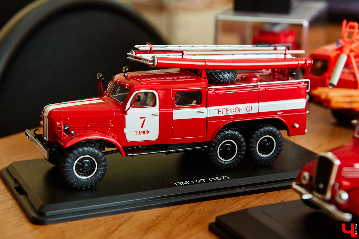 Около 80 пожарных и спасательных мини-автомобилей заняли рабочий кабинет Павла Литова. Заместитель начальника ГУ МЧС России по Владимирской области должен иметь маленькое хобби. Особенно когда цель у него большая — сохранить память о раритетной пожарной технике, на которой сам когда-то начинал работать. Об истории своих любимых моделей Павел Литов рассказал «Ключ-Медиа». Шикарные фото прилагаются.