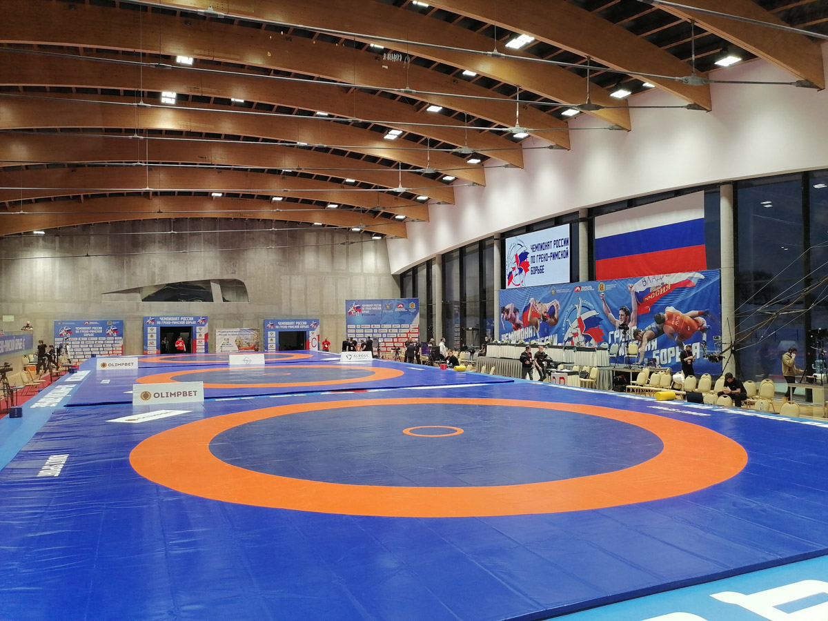 В Суздале завершился чемпионат России по греко-римской борьбе. Абуязид Манцигов и Артур Саргсян выиграли две золотые медали для сборной Владимирской области.